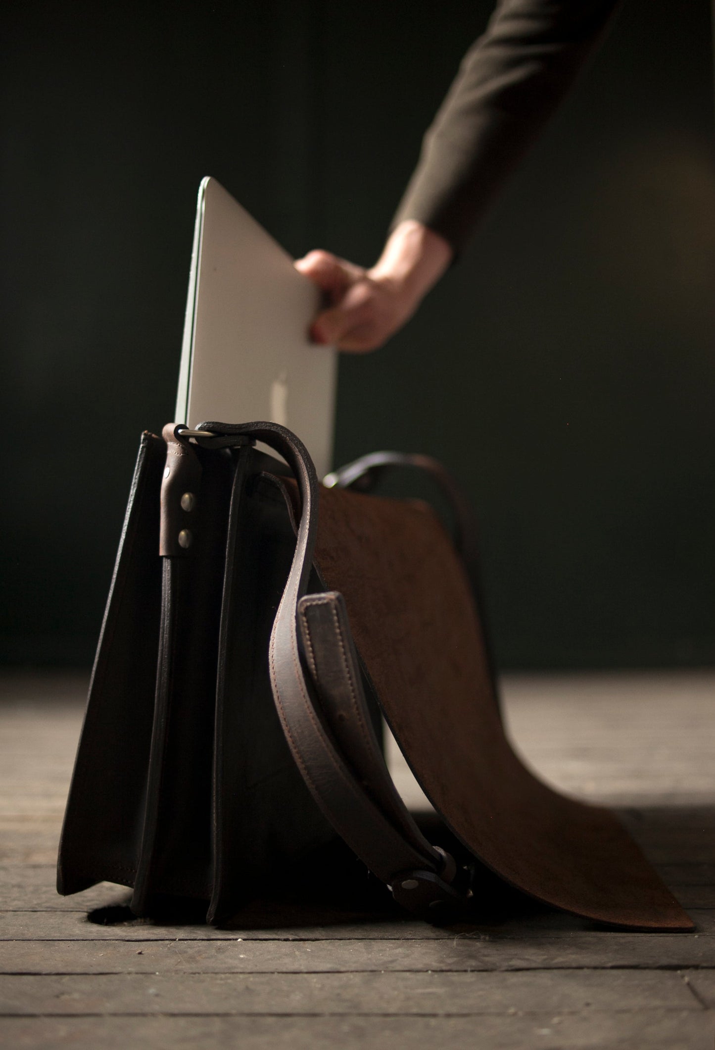 The Minimal 2-in-1 Backpack/Messenger Bag