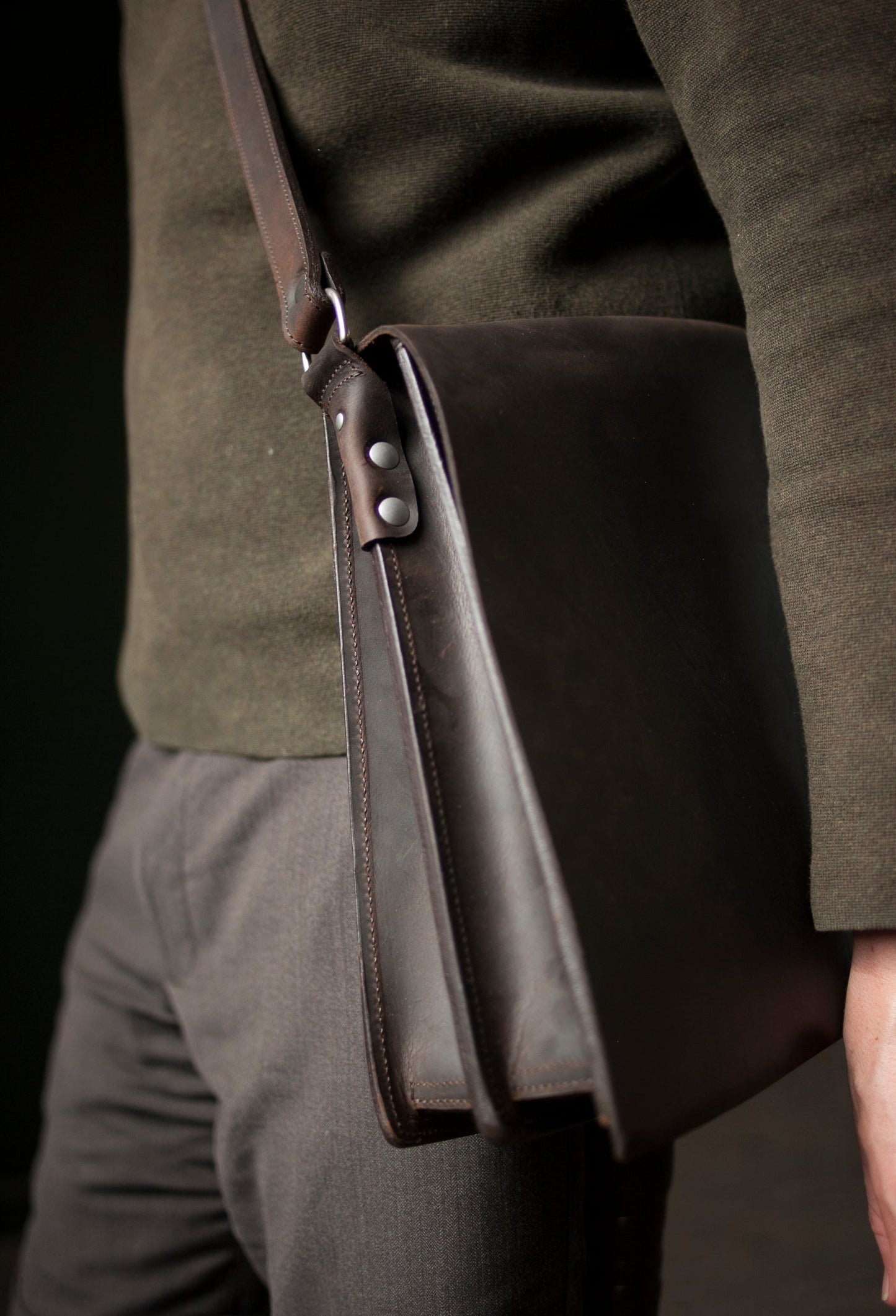 The Minimal 2-in-1 Backpack/Messenger Bag