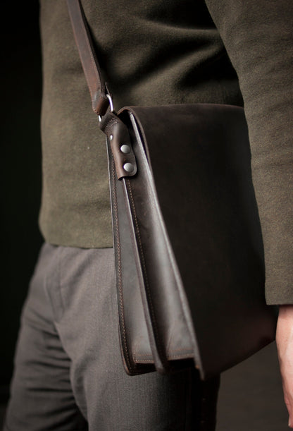 The Minimal 2-in-1 Backpack/Messenger Bag