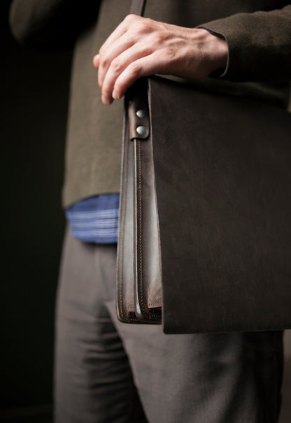 The Minimal 2-in-1 Backpack/Messenger Bag